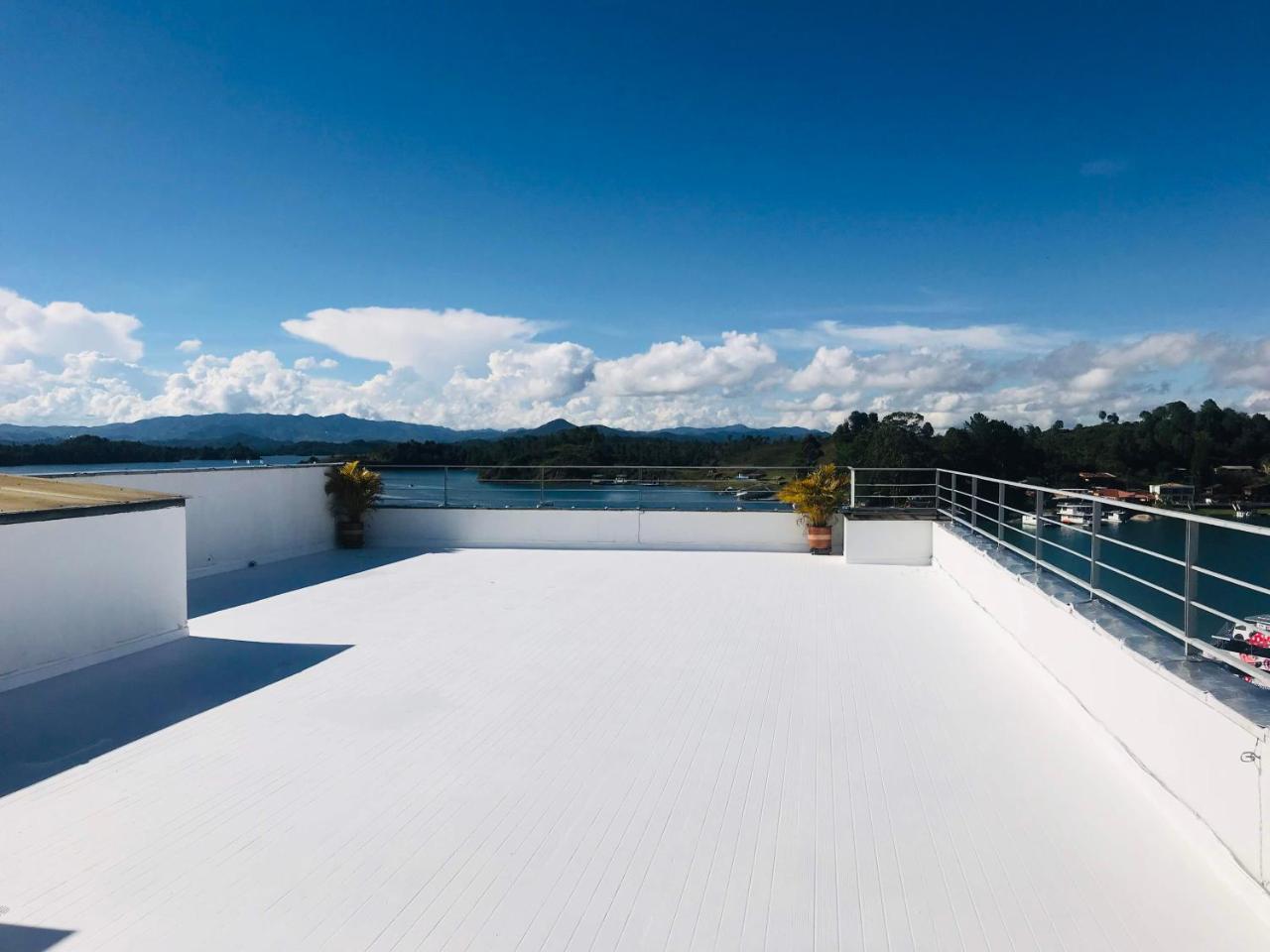 Aptos Vista Al Embalse, Frente Al Lago, Restaurantes, Bares Guatape Ngoại thất bức ảnh